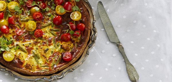 Värikäs kasvis-kanapiiras