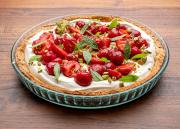 Mansikka-suolapistaasipiirakka