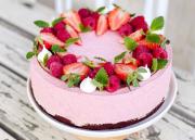 Mansikka-sitruunajuustokakku browniepohjalla