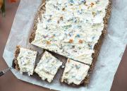 Porkkanakakku uunivuoassa