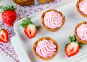 Vaaleanpunaiset mansikkaleivokset