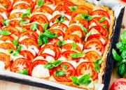 Tomaatti-mozzarellapiirakka