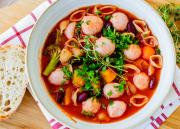 Siskonmakkarakeitto Pikku Simpukkapastalla