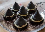 Halloween-leivonnaiset valkosuklaa-cookiella ja Hopeatoffee-hatulla