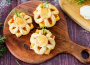 Joulutortut vuohenjuustolla ja porkkanalaatikolla