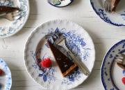 Tuplasuklaapiirakka cookietaikinasta