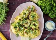 Kuva vadillisesta joulupastaa ylhäältä päin kuvattuna