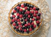 Pyöreä vadelmainen mustikkapiirakka