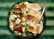 Grillattu vesimelonisalaatti ja grillatut kauratortillat