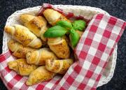 Huippuhelpot croissantit porotäytteellä