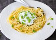 Pastaa ja kuusenkerkkätsatsikia