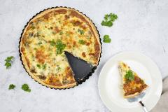 Juustoinen sienipiirakka