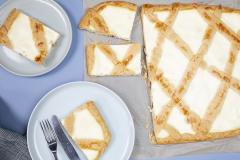 Rahkapiirakka pullataikinasta