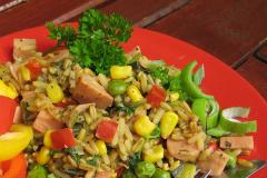 Makkararisottoannos lautasella