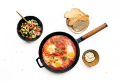 CHALLAH-LEIPÄ & SHAKSHUKA & SALAT ARAVI