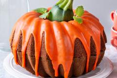 Kuvassa Kinuskikissan Kurpitsasuklaakakku