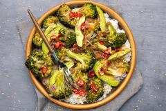 Avokado-broccoli-riisisalaatti