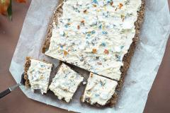 Porkkanakakku uunivuoassa