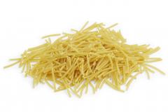 Vaalea katkottu spagetti