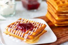 Manteliset Runebergin päivän vohvelit