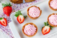 Vaaleanpunaiset mansikkaleivokset