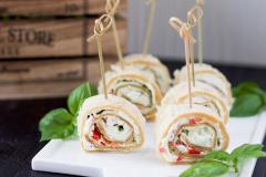 Kasvitäytteiset rieskarullat