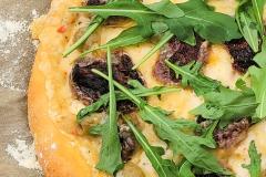 Italian vegepizza mango-chilimajoneesilla