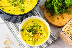 Kermainen kanakeitto sydänpastalla