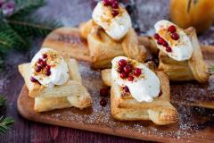 Puolukka-kinuski-joulutortut