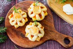 Joulutortut vuohenjuustolla ja porkkanalaatikolla