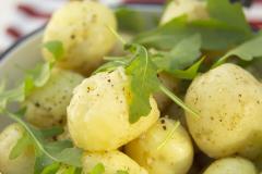 Rucola-perunasalaatti