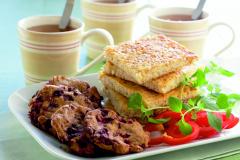 Rukiiset puolukka-taatelirieskaset