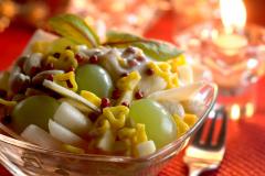 Cashew-pastajuustosalaatti