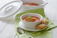 Tulinen Tomaatti-Chili Pastakeitto