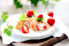 Mansikka-lettukääröt