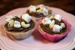 Vaahtokarkki-suklaamousseleivokset