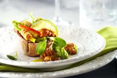 Keväinen pastasalaatti ruiskuppeihin