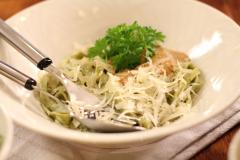 Yrttipastaperhoset itse tehtyyn pastaan