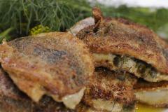 Paistetut silakkapihvit kaprisvoilla