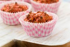 Punajuuri-aurajuustomuffinit