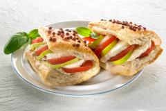 Mozzarella-tomaattitaskut