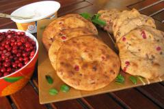 Puolukka-taatelirieskaset