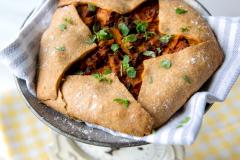 Galette gruusialaisella lihatäytteellä