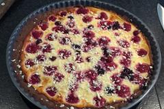 Vadelmapiirakka kahdella suklaalla