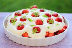 Kevyt mansikkatorttu