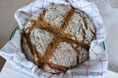 Runsaskuituinen soodaleipä