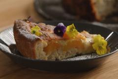 Aprikoosipiirakka pullapohjalla