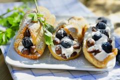 Cannolit mustikka-ricottakermatäytteellä