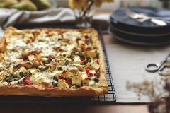 Feta-päärynäpiirakka isosta voitaikinalevystä