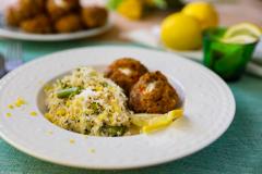 Fetatäytteiset lihapullat ja basmatirisotto